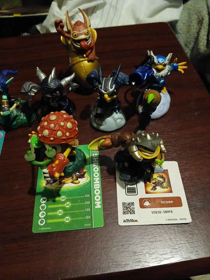 Lote mixto de 12 figuras de acción Activision Skylanders (con pegatinas y algunas tarjetas) Foto 3 de 4