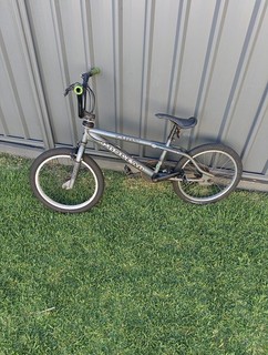 Progear Fury Rare Mid School Freestyle BMX Bike Cr moly Frame Tektro Brakes