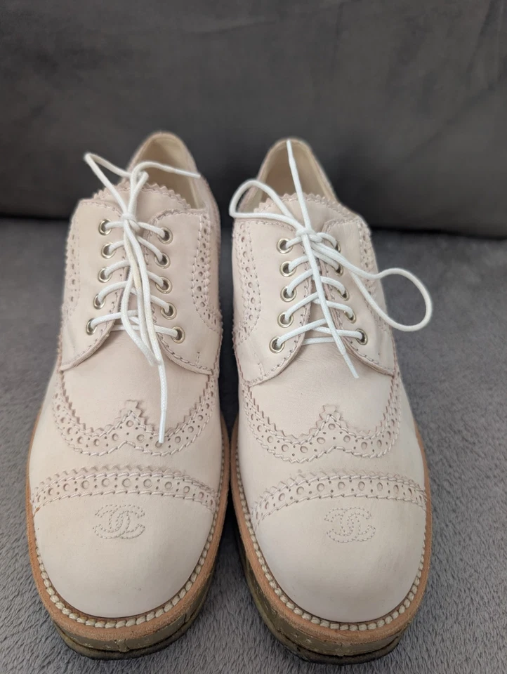 Chanel CC Oxford Brogue платье туфли бежевый нубук кожи шнурует вверх пробки плоскостях размер 8 - Изображение 2 из 4