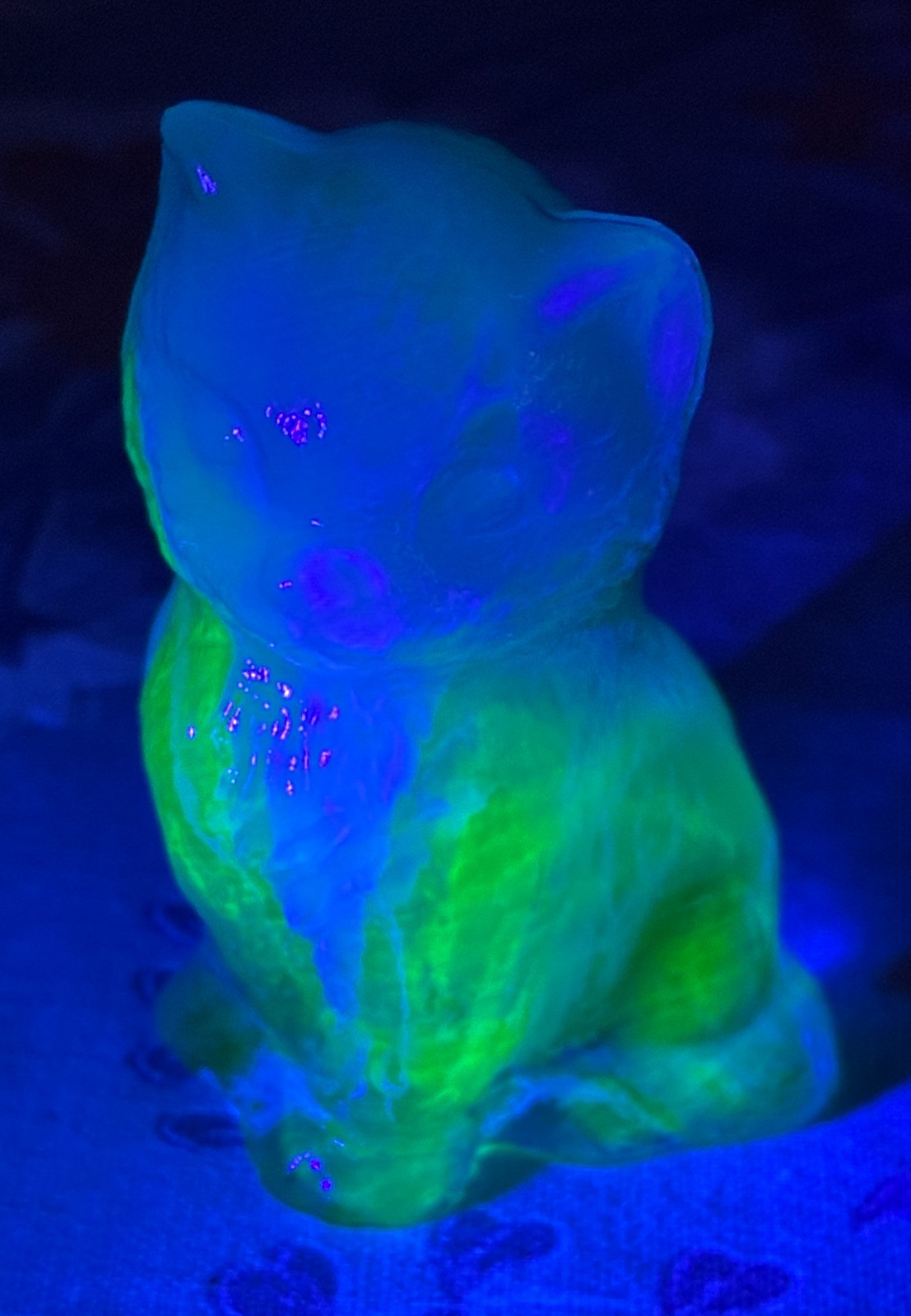Boyd Kitten / Cat  Figurine - Uranium Glass - Fantasia Blue Color - Glows