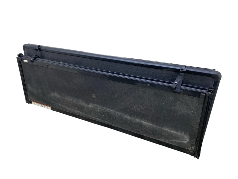 2017 2019 2020 2021 2022 2023 2024 HONDA RIDGELINE TRI-FOLD HARD TONNEAU COVER - Imagem 2 de 4