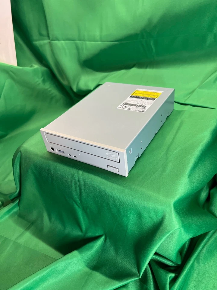 Teac CD-W512S 12x10x32  CD-RW Drive -Beige Bezel - NEW - 90 Day WARRANTY - Image 4 of 4