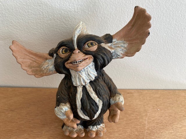 GREMLINS DOH DAH フィギュア モグワイ Amazon.co.jp: ネカ グレムリン トレーディングカード ダフィー