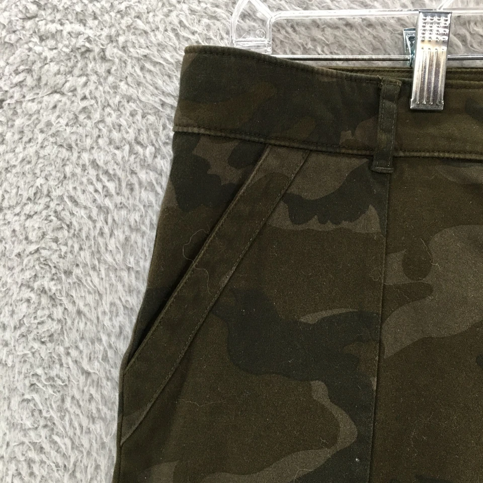 Pantalones cargo ajustados Calvin Klein para mujer 6 verdes camuflaje tiro medio frente plano Foto 3 de 4