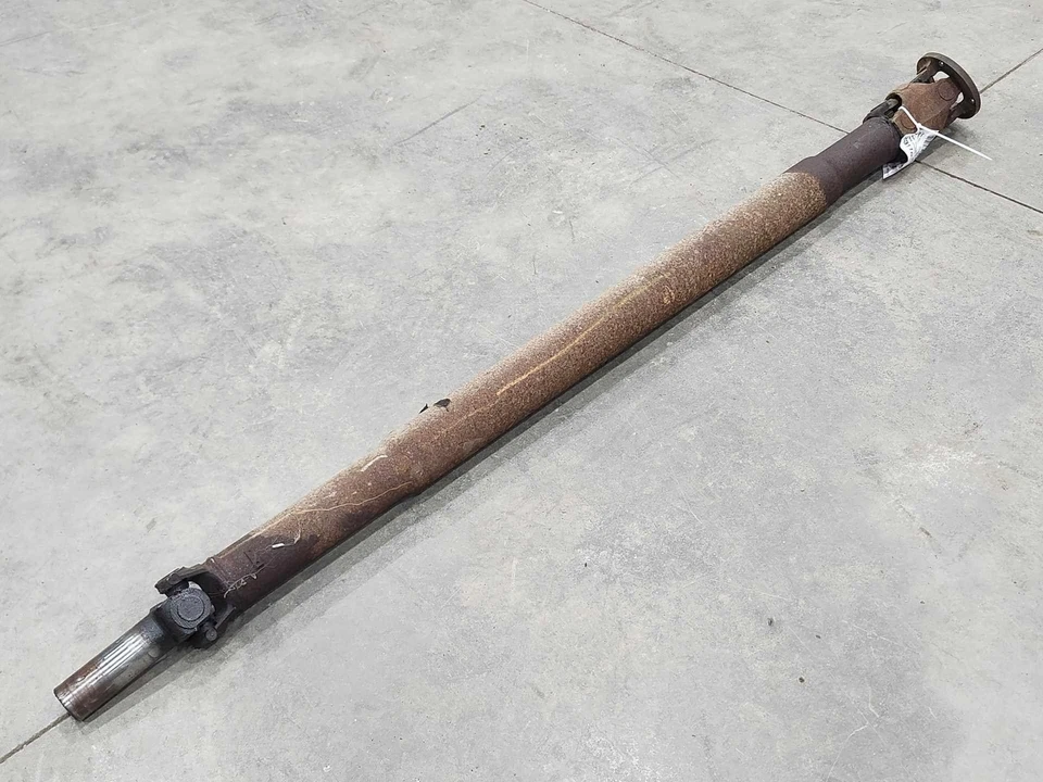 Conjunto de eje de hélice de eje de transmisión trasero Cadillac Seville 76-79 OEM 07819801 Foto 2 de 4