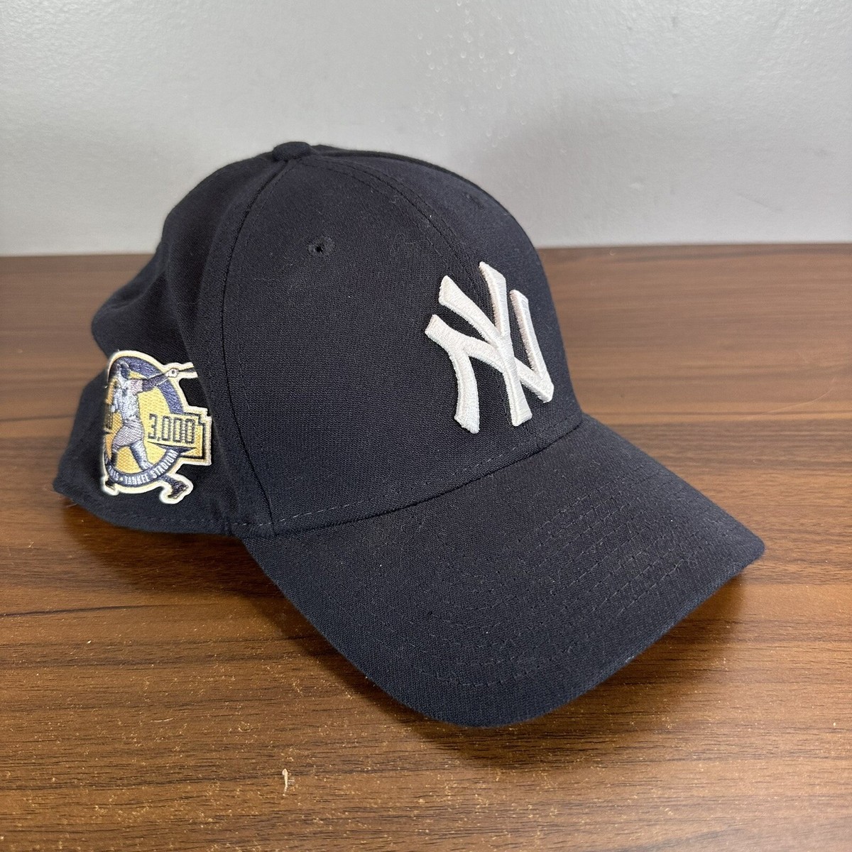New York Yankees Hat Cap Fitted Mens Large / XL Blue MLB