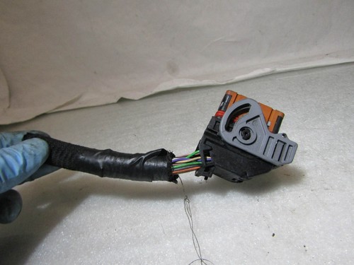 Vauxhall Vivaro Mk2 2.0 CDTi M9R Engine ECU control unit module connector plug w - Picture 1 of 4