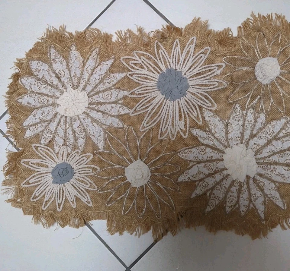 Lace & Hessian Table Runner Cynthia Rowley 100% Jute - Image 2 of 4