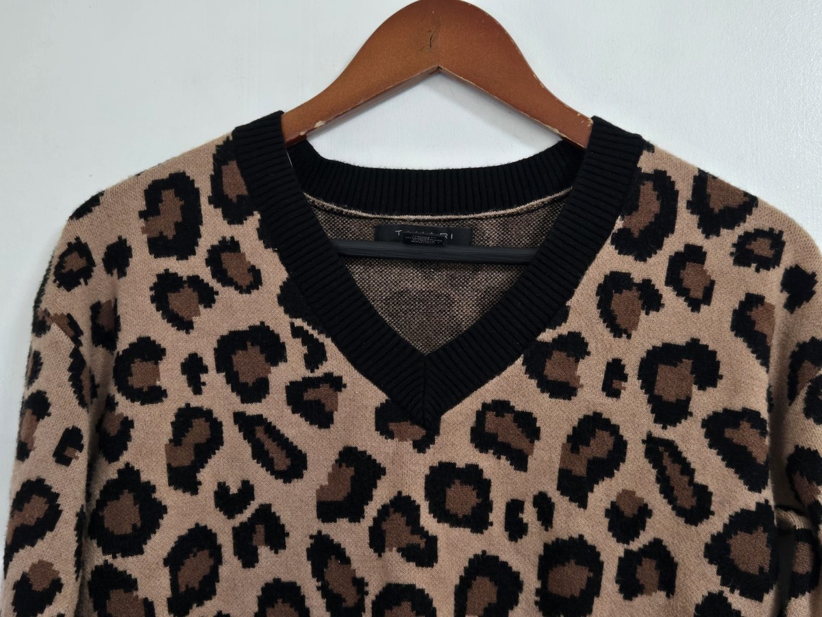 Tahari Sweater Womens XS Artsy V Neck Cheatah Leopard Animal Print Statement View 2