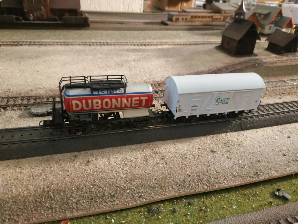 ROCO, DUBONNET AND GOSSER BIER WAGONS, SCALE HO - Image 4 of 4