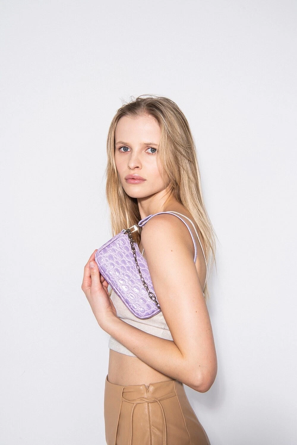 Bellissimo! BY FAR Mini Rachel Croc Borsa a tracolla in rilievo lilla $345