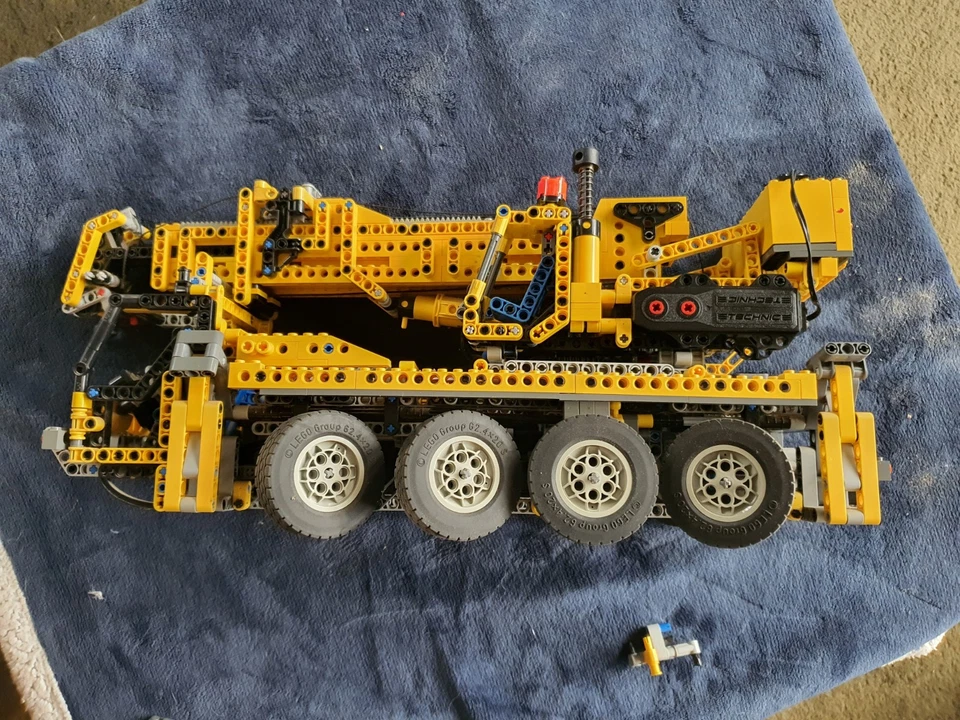 LEGO Technic 8421 Mobile Crane, photo 3 of 5