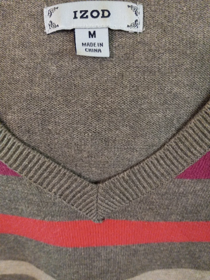 SUÉTER MUJER IZOD, Talla M, CUELLO EN V, Gris, Rosa Oscuro, Rayas Ciruela, Mangas Largas. Foto 2 de 4