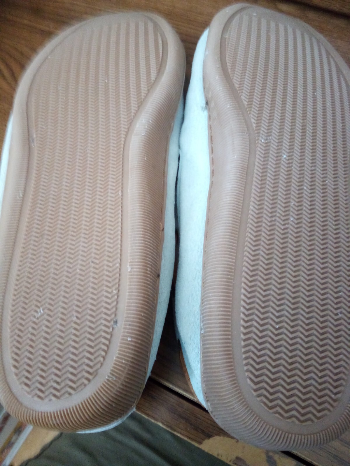 SAOLA (NWT) Suede Slipper Sherpa Moccasins by ComfortEase Womens 10M BLUE Outdoor Sole