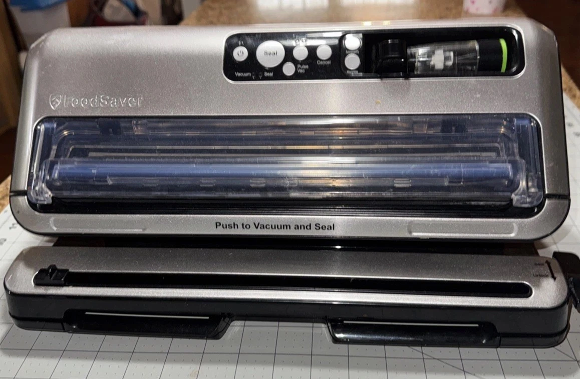FoodSaver FM5200 2-in-1 Automatic Vacuum Sealer Machine