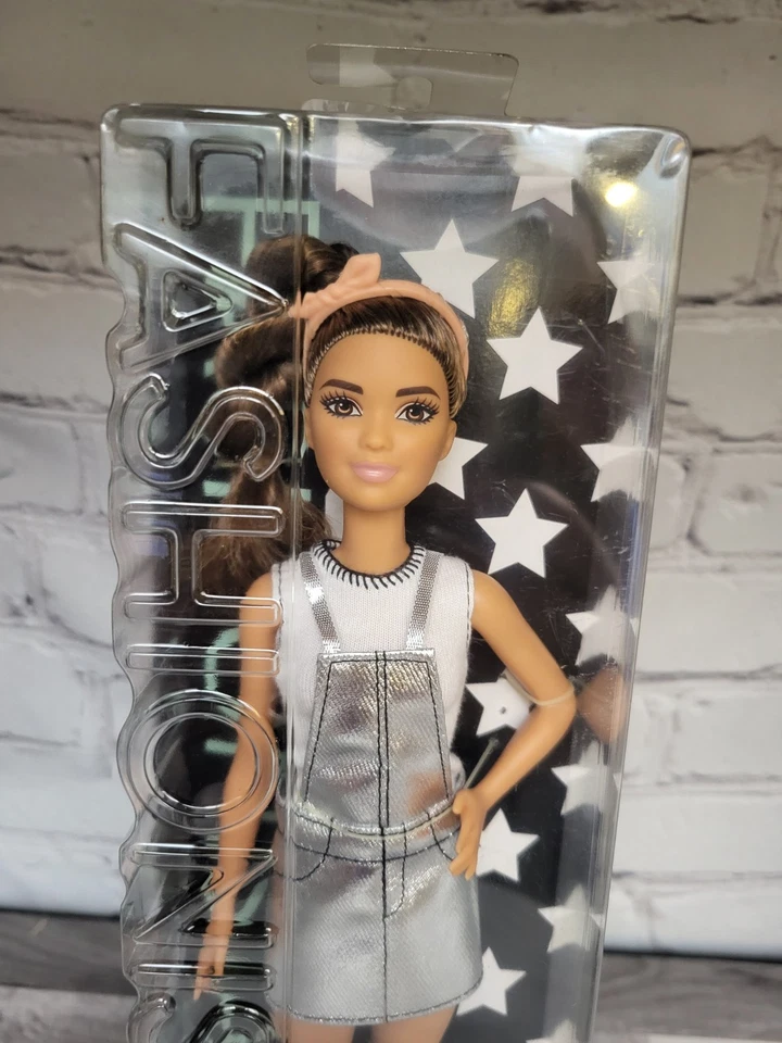 Barbie Fashionistas 62 Sweet For Silver Petite Doll 2016 Nova Caixa Selada Danificada - Imagem 2 de 4