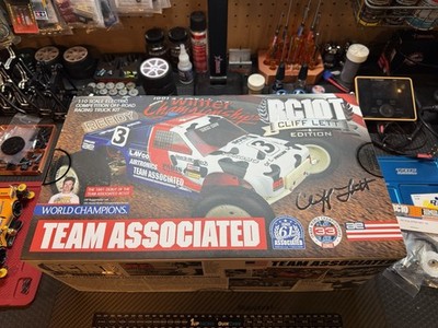 Team Associated RC10T Cliff Lett Team Moo Edition Truck Kit ASC7003 W/ EXTRAS!