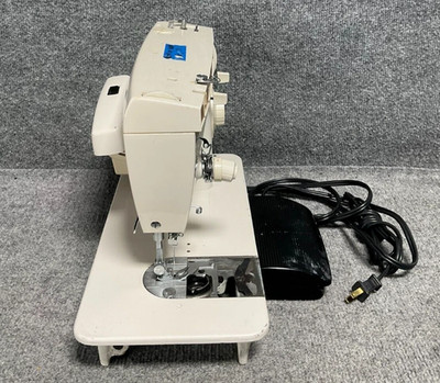 Vintage Singer Model 247 Zig Zag Electric Sewing Machine with Pedal Beige