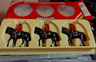 VINTAGE BRITIAINS 7236 3 ROYAL MOUNTED POLICE 1 FLAG MISSING SHOWN BOXED