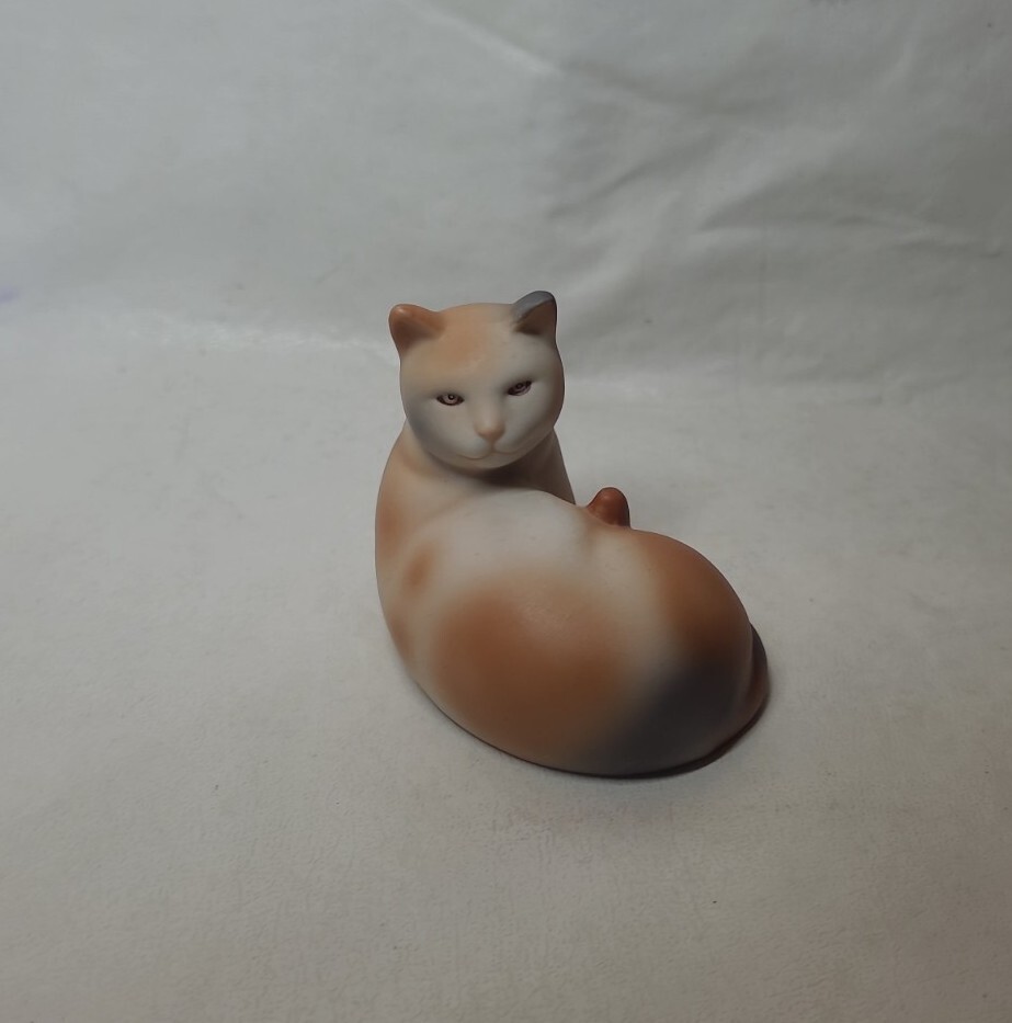 Calico Cat Figurine Avon Vintage 1984 Porcelain 2.5