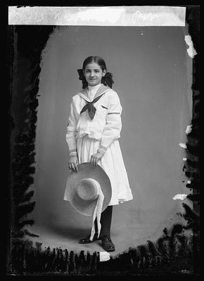 Photo:M.A. Johnson Young Girl in Sailor Dress Holding Hat c1905