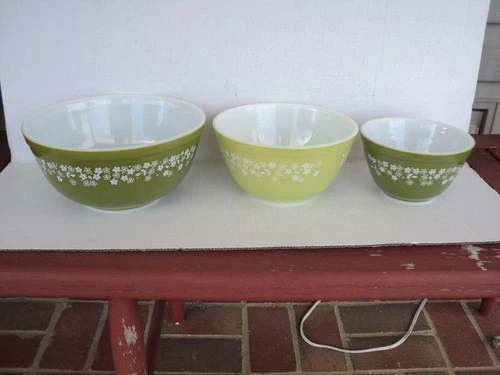 Vintage Pyrex Spring Blossom Green Crazy Daisy Mixing Bowl Set of 3, 401- 403