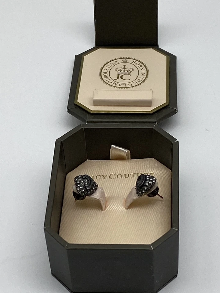 Aretes Juicy Couture tono plata cristal pavé con caja 3,3 g Foto 3 de 4