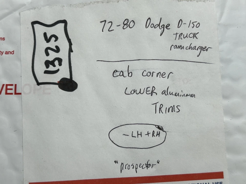 Dodge D100 72-80 - Par de molduras de esquina de cabina baja MOLDEADO W100 camión 4x4 Foto 2 de 4