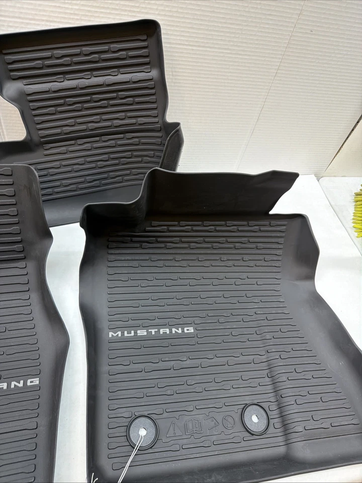Alfombrillas de goma contorno vinilo para todo clima Ford Mustang 24-26 OEM NUEVAS Foto 4 de 4