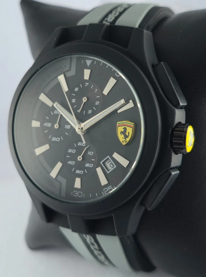 Reloj pulsera de cuarzo Ferrari de lujo cronógrafo para hombre esfera negra banda de goma Foto 3 de 4