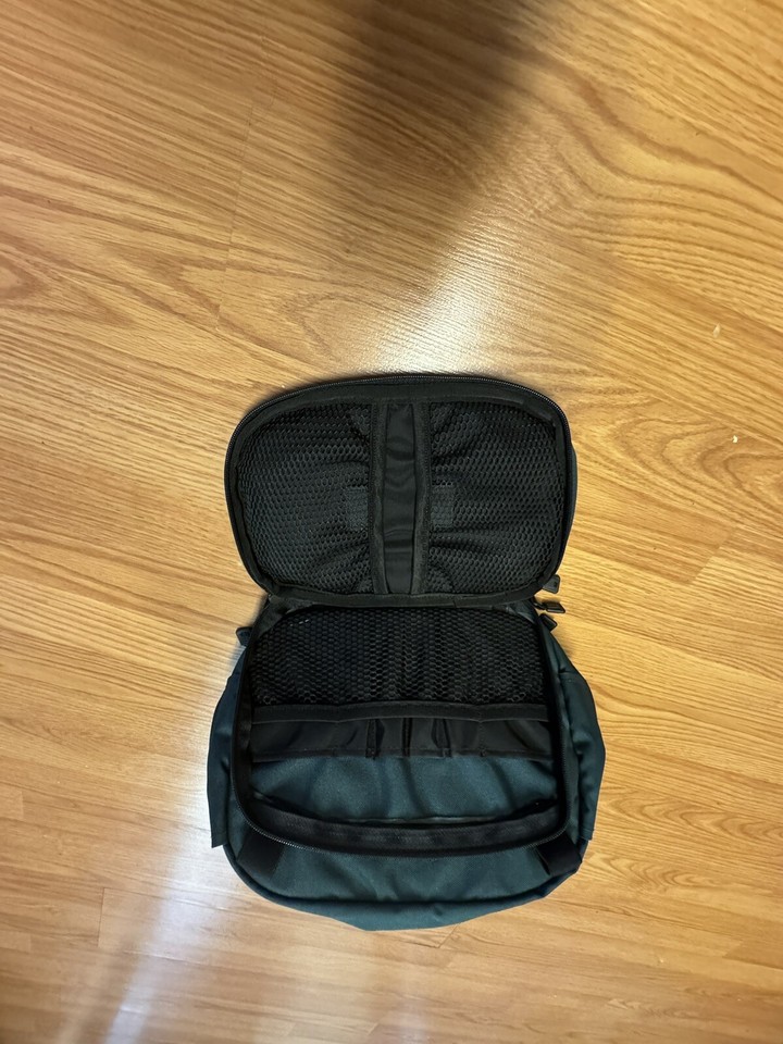 L.L. Bean Fly Fishing Bag Pouch Fanny Pack ClipOn Accessory Green