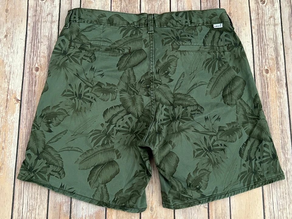 Pantalones Cortos Clásicos LEVI’S Boho Verde Floral Estampado de Hojas Para Mujer Talla 31 Foto 2 de 4
