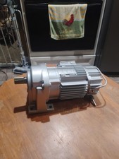 Fuji Electric MGX1MB02A060AS 200W 3-Phase AC Right Angle Gearmotor 1:60 IP44