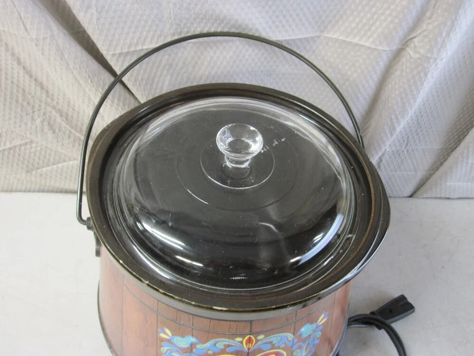 Olla sueca vintage Farberware Country Crock Cooker con mango de fianza de metal Foto 4 de 4