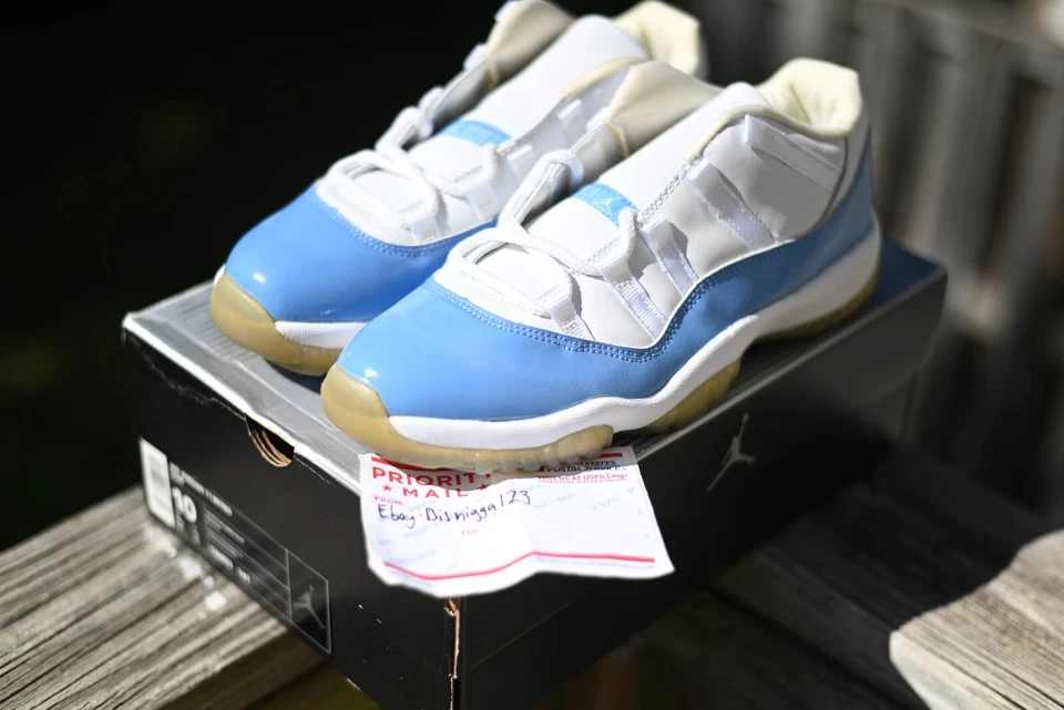 Talla 10 - Air Jordan 11 Retro 2001 Low Columbia Foto 2 de 4