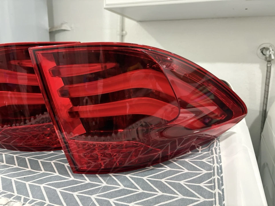 BMW 550I GT 2010-2013 OEM PASAJERO/CONDUCTOR LUZ TRASERA LÁMPARA CUARTO OEM Foto 3 de 4