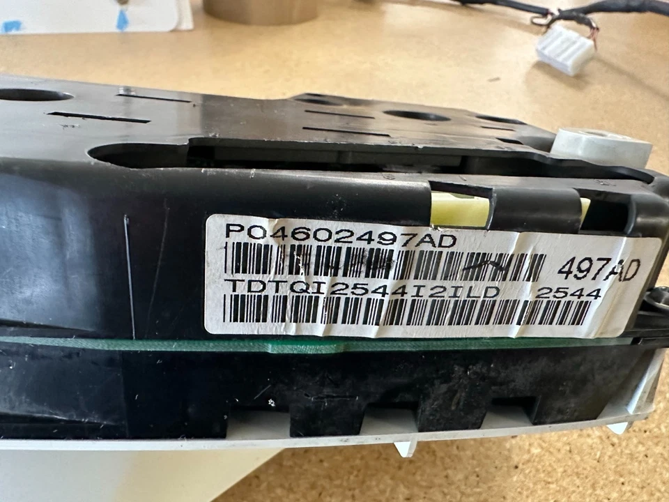 Cuadro de instrumentos velocímetro panel de instrumentos Dodge Magnum 2005 235.514 millas Foto 3 de 4