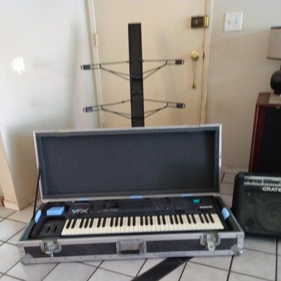 Ensoniq VXF  Multitamberal Synthesizer Keyboard Withstand And Amplifier.