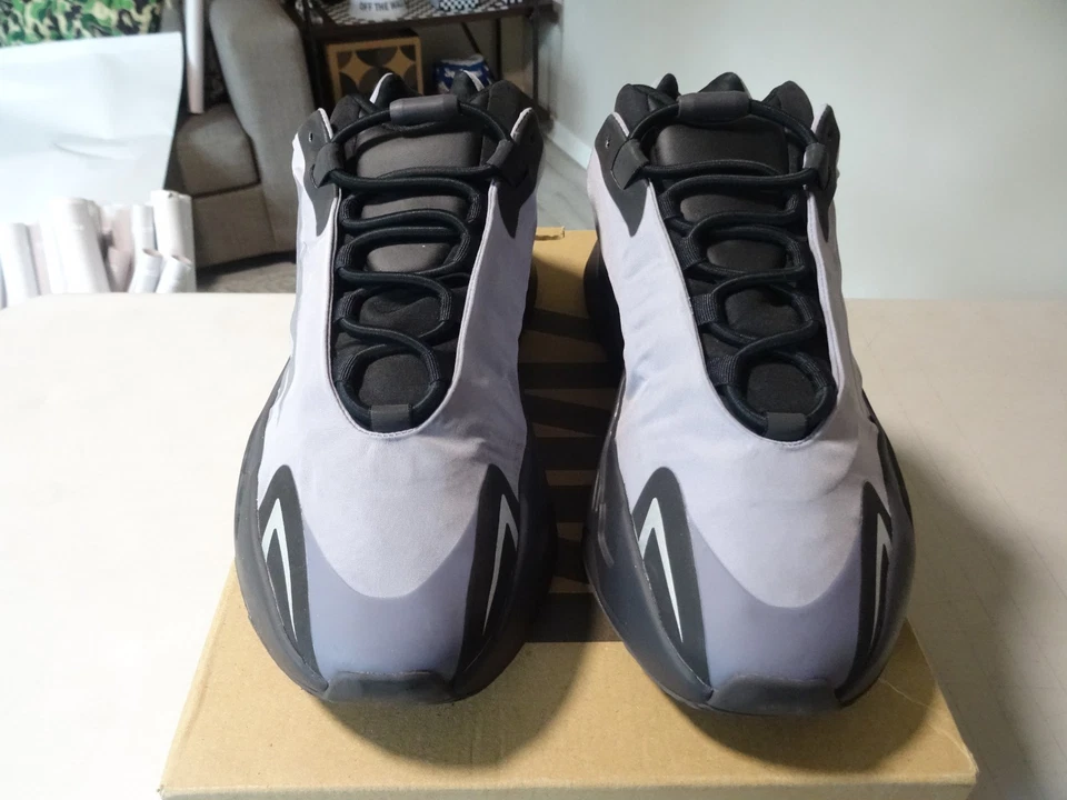 Adidas Yeezy Boost 700 MNVN Geoda Talla 11 PARA HOMBRES GW9526 - OG TODO VNDS - SUPER LIMPIO Foto 3 de 4