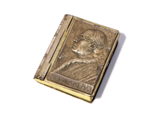 Caja de baratija rosario forma libro de metal vintage VATICANO Papa Pío XII ITALIA - Imagen 1 de 7