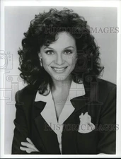 1990 Press Photo Actress Valerie stars in CBS comedy "City" - pip20892