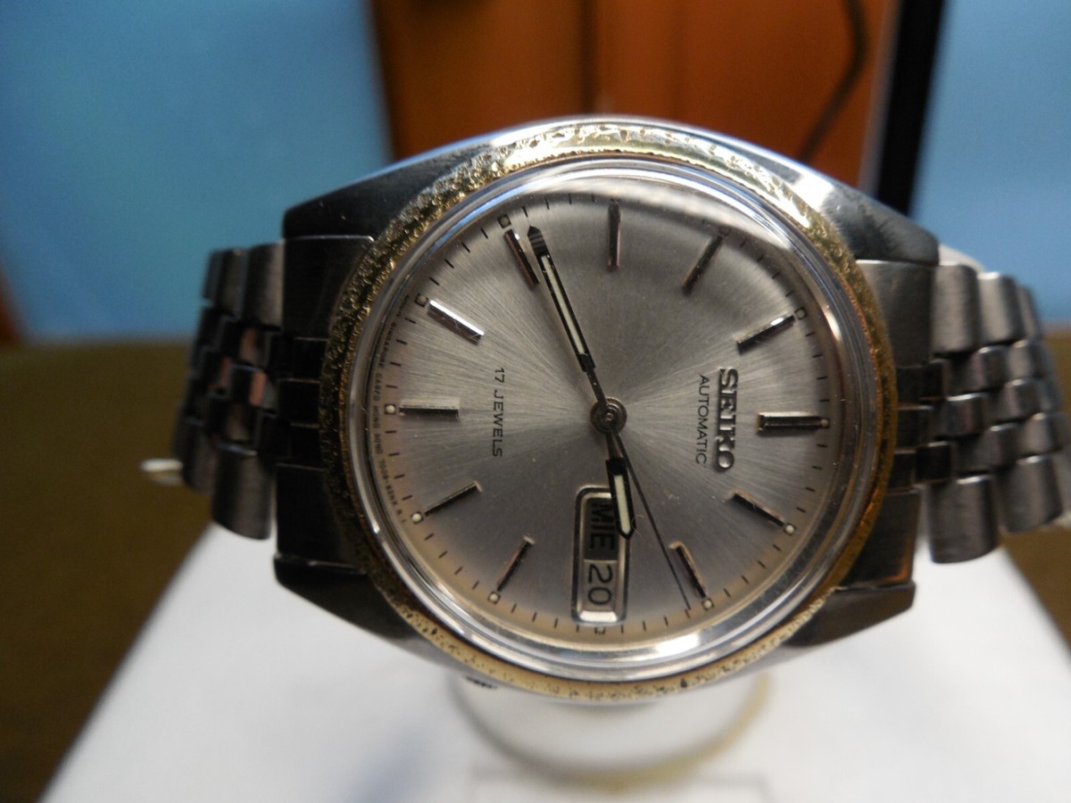 VINTAGE SEIKO,17J,AUTOMATIC WATCH,MVMT# 7009-3119,XLNT, SILVER