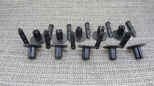 Mitsubishi boot pin