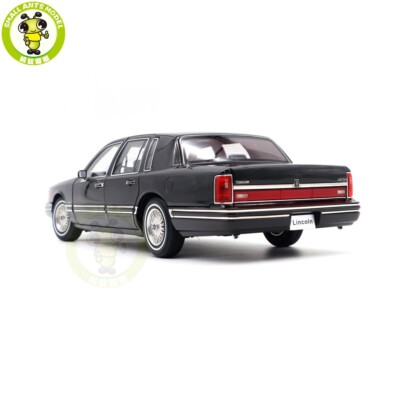 1/18 Lincoln Town Car 1990 Second Generation Diecast Model Toy Car