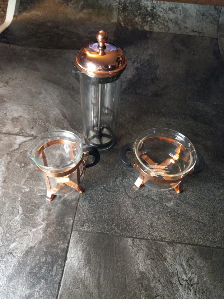 Juego clásico de azúcar, crema y espumador de leche Bodum Chambord, cobre. Foto 2 de 4