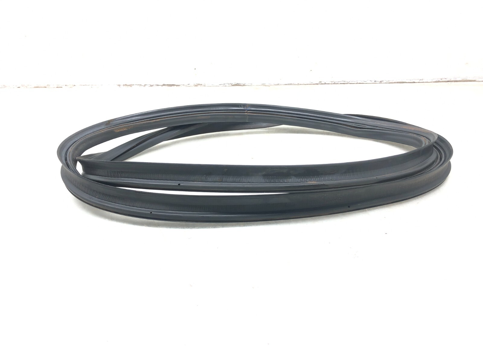 2014-2018 BENTLEY FLYING SPUR REAR TRUNK LID LIFTGATE WEATHERSTRIP SEAL OEM