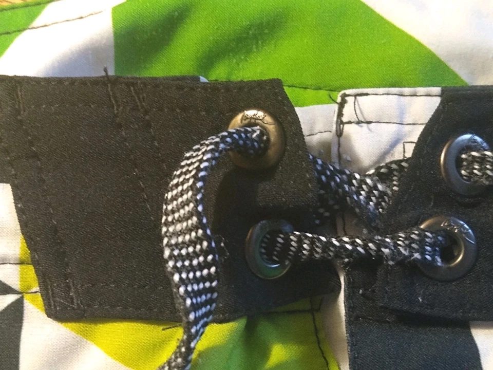 Raro De Colección Excelente Y2K Tony Hawk Geométrico Neón Board Shorts Talla 38 Foto 2 de 4