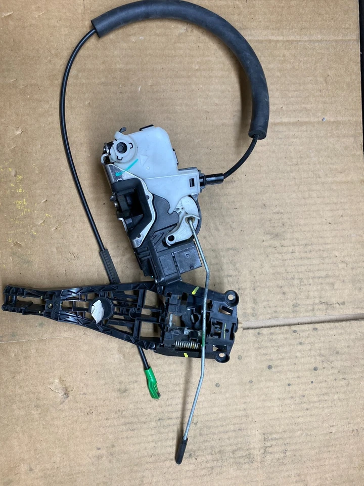 Защелка замка правой двери для Chevrolet Camaro MK5 2009–2015 годов выпуска C9168 DG - Изображение 2 из 4