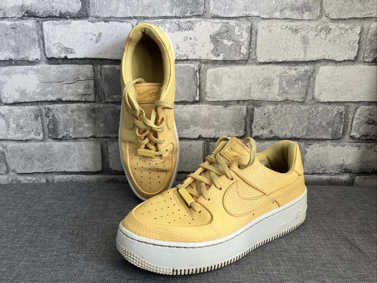 Nike air force deals 1 sage low celery