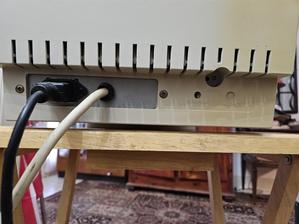 VINTAGE MAG INNOVISION 14" CRT COLOR MONITOR - WORKING - Image 3 of 4